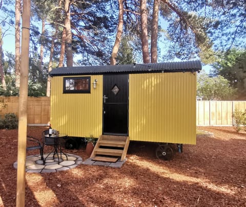 Forest Heath Shepherd's Huts House in East Dorset District