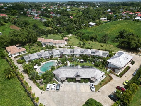 Property building, Bird's eye view, Swimming pool