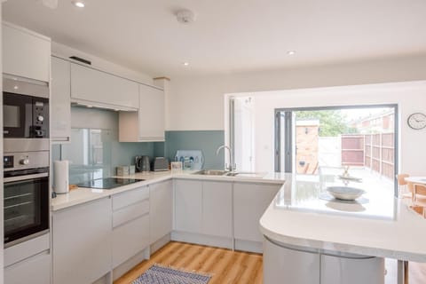 4 Sea View Walk, Pakefield House in Lowestoft