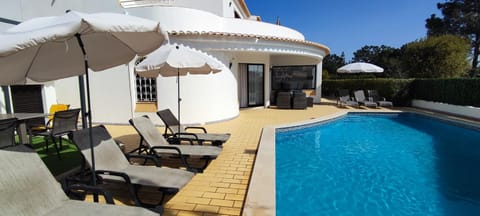 Patio, Day, Pool view, Swimming pool, Swimming pool, sunbed