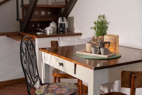 Coffee/tea facilities, Dining area