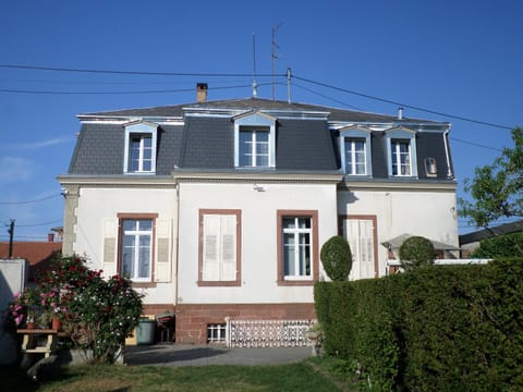 Studio-appartement et chambre à proximité d'une maison de Maître de 1904 Apartment in Haguenau