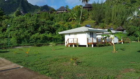 SNP- PALMS Villa in Moorea-Maiao