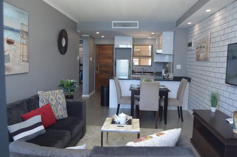 Accommodation Front - Fantastic & Spacious 4 Sleeper Condo in Durban