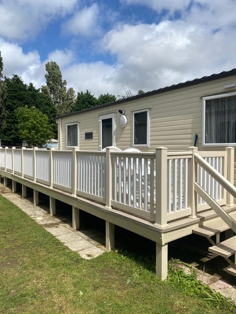 KellysHolidayHomes Atlas 3 bedrooms caravan Apartment in Tendring District