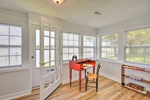 Romantic Waterfront Abode with Patio and Dock! House in Chesapeake Bay