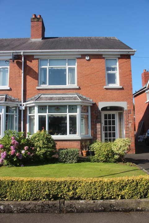Property building, Facade/entrance, Garden