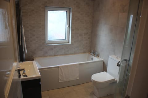 Shower, Toilet, Bathroom, Bath, towels