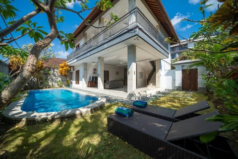 Property building, Garden, Pool view