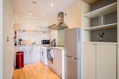 City One Bedroom Apartment with Juliet Balcony in West One - Parking Possible Apartment in Sheffield