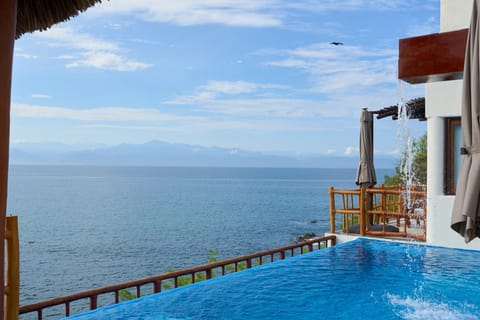 Sea the waves! Stunning beach house in five-star beachfront resort Maison in La Cruz de Huanacaxtle