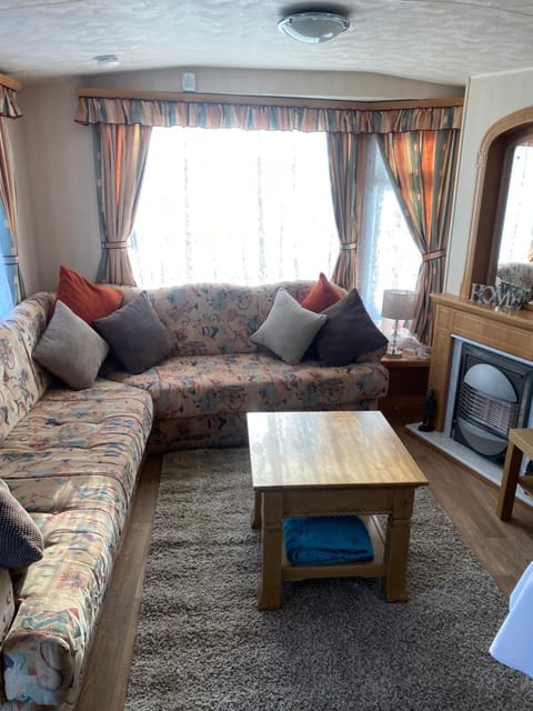 L&g FAMILY HOLIDAYS 8 BERTH SEALANDS FAMILYS ONLY AND THE LEAD PERSON MUST BE OVER 30 Casa in Ingoldmells