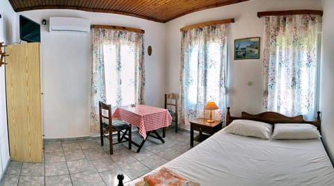 Bed, TV and multimedia, Bedroom, locker, wardrobe, air conditioner