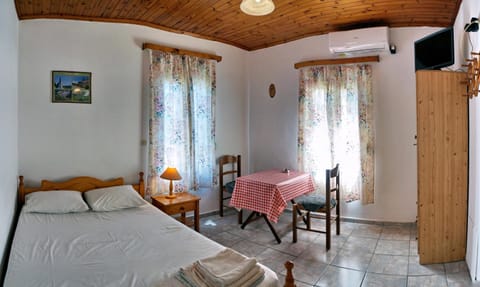 Bed, TV and multimedia, Bedroom, locker, wardrobe, air conditioner