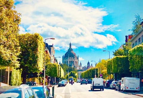 Nearby landmark, Neighbourhood, Landmark view, Street view, Location