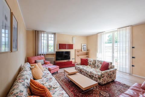 TV and multimedia, Seating area