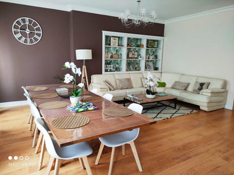 157m2, 4 chambres, 4 salles de bains, 2 WC, 2 parkings en hypercentre Apartment in Valence