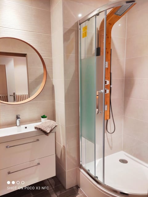 157m2, 4 chambres, 4 salles de bains, 2 WC, 2 parkings en hypercentre Apartment in Valence