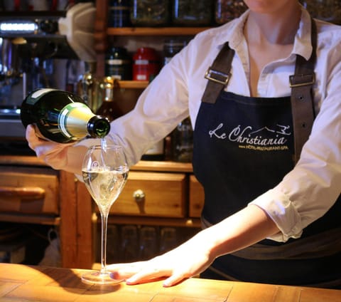 Lounge or bar, Lounge or bar, Area and facilities, Drinks, Alcoholic drinks