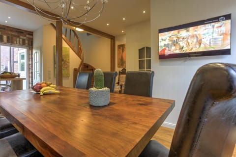 TV and multimedia, Kitchen or kitchenette, Dining area