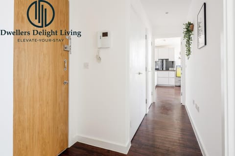 Basildon - Dwellers Delight Living Ltd Serviced Accommodation , 2 Bedroom Penthouse Basildon Essex with Free Wifi & secure parking Apartamento in Basildon