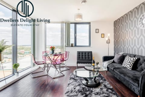 Basildon - Dwellers Delight Living Ltd Serviced Accommodation , 2 Bedroom Penthouse Basildon Essex with Free Wifi & secure parking Condo in Basildon