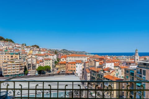 Neighbourhood, Balcony/Terrace, City view, Sea view, Street view