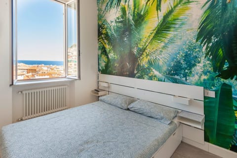 Bed, Photo of the whole room, Bedroom, City view, Sea view, Street view