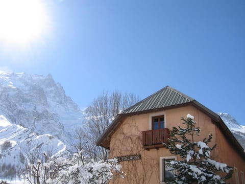 Facade/entrance, Winter