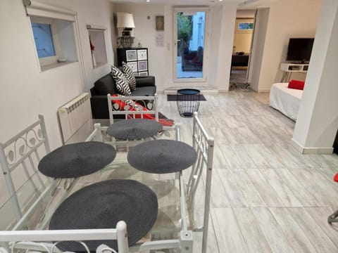Appartement 50 m2 dans une maison privative avec terrasse et jardin privée Condo in Mougins