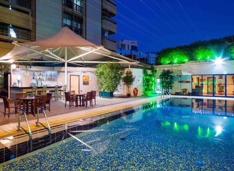 Swimming pool