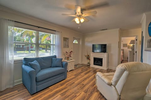Home Across from Anna Maria Island - WFH-Friendly! Haus in Cortez