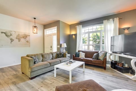 Pet-Friendly Home with Yard, 2 Mi to Autzen Stadium House in Springfield