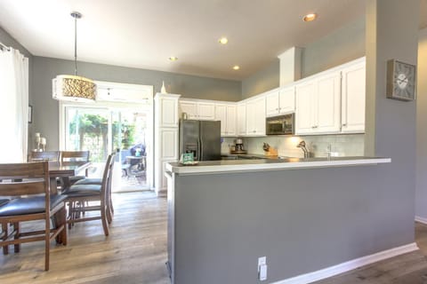 Pet-Friendly Home with Yard, 2 Mi to Autzen Stadium House in Springfield