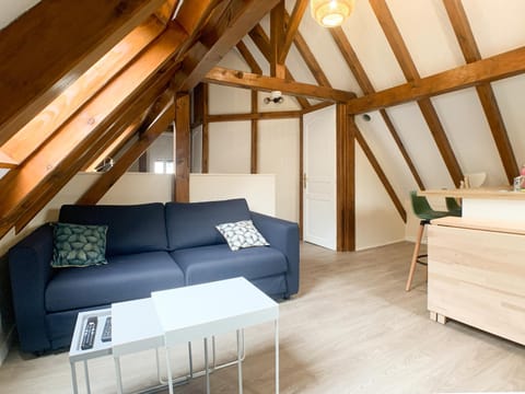 Bed, Living room, Seating area, Dining area