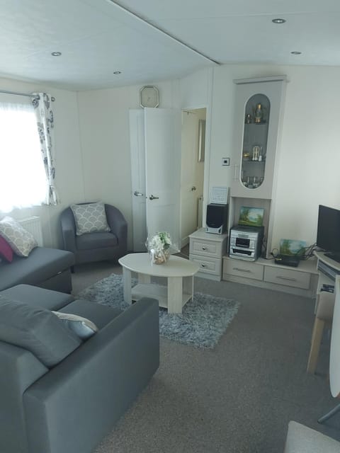 Summer Lodge lovely big caravan in Hastings sleeps 6 free WiFi in caravan Campground/ 
RV Resort in Hastings