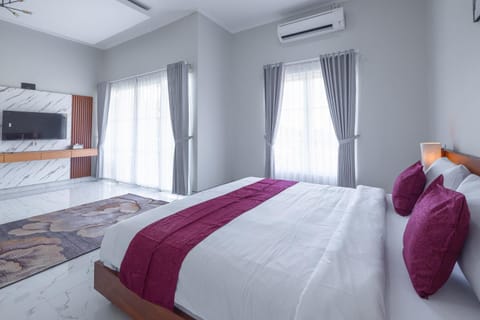 Bed, TV and multimedia, Photo of the whole room, Bedroom, air conditioner