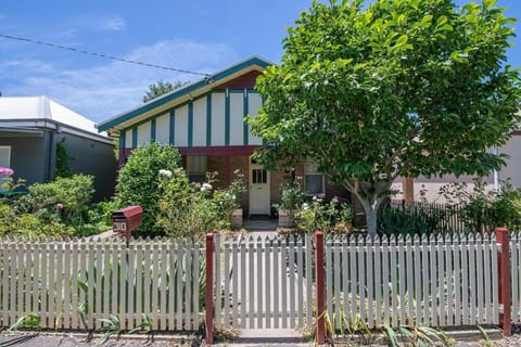 Lords Cottage Charming CBD Home, Pet Friendly House in Orange