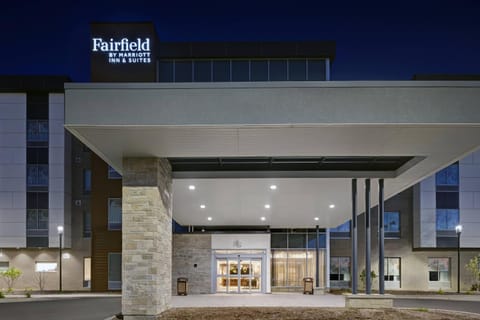 Fairfield Inn & Suites by Marriott Milwaukee Brookfield Hotel in Brookfield