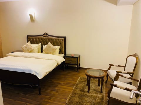 Royal Two Bed Luxury Apartment Gulberg Condo in Lahore