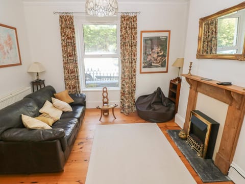 Hawthorn House House in Wales