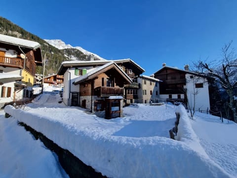 Property building, Winter