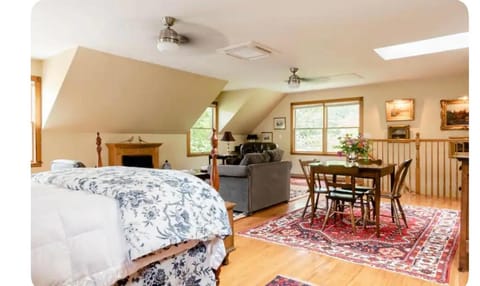 Carriage House Hideaway In Center of Chestertown Apartment in Chestertown