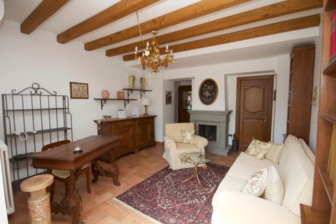 Communal lounge/ TV room, Lobby or reception