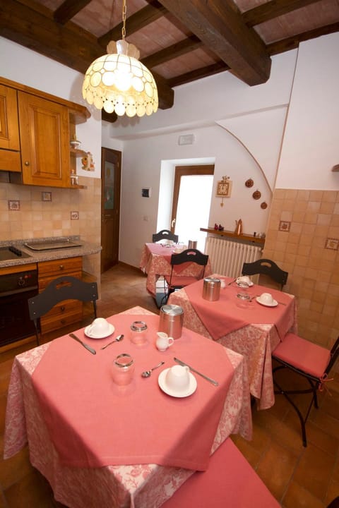 Communal kitchen, Italian breakfast