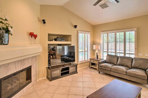 Ideally Located Chandler Home with Pool and Hot Tub! Casa in Sun Lakes