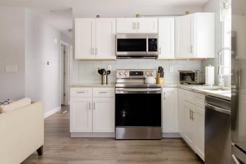 The Longmont Luxury Condo in the heart of providence Apartment in North Providence