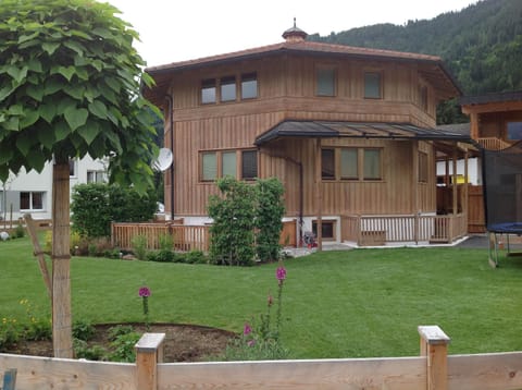 Property building, Summer, Garden