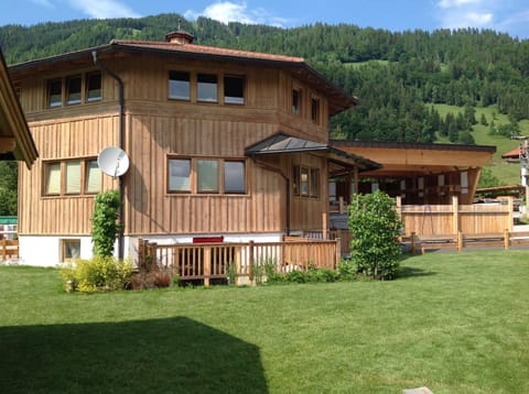 Property building, Summer, Garden