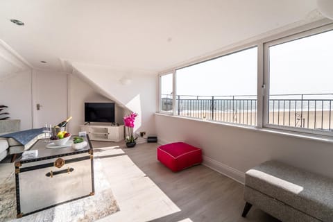 Living room, Sea view